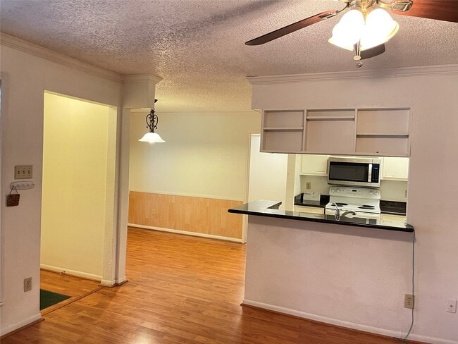 Building Photo - 2800 Jeanetta St