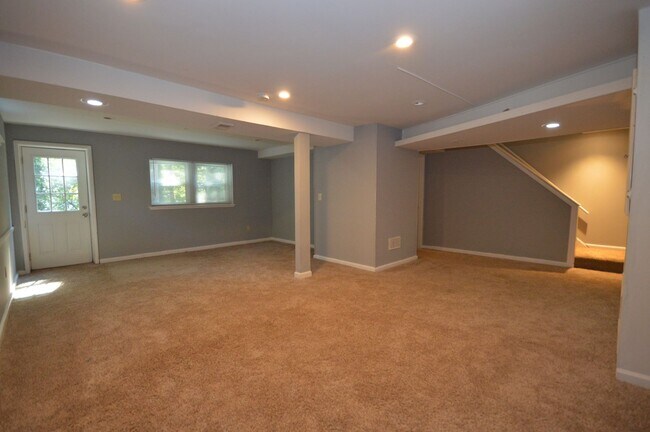 Building Photo - 104 Smokehouse Ln