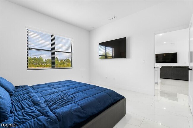 Building Photo - 2608 25th St W