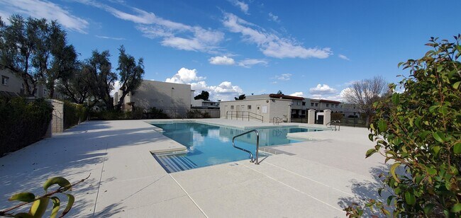 Building Photo - 6825 E Osborn Rd