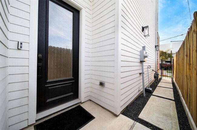 Building Photo - 1306 Laird St