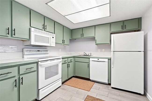 Building Photo - 570 Bahia Cir