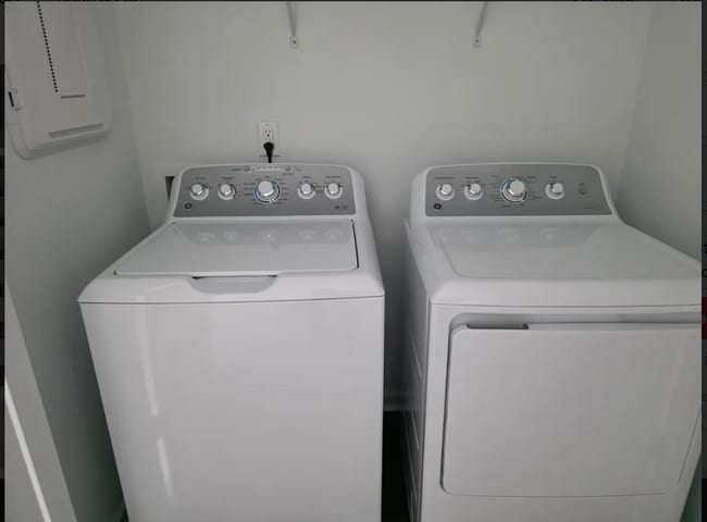 Building Photo - 1439 Jay Rd