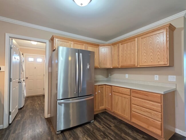 Building Photo - 4 Rock Point Rd