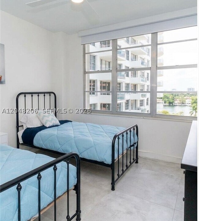 Building Photo - 5161 Collins Ave
