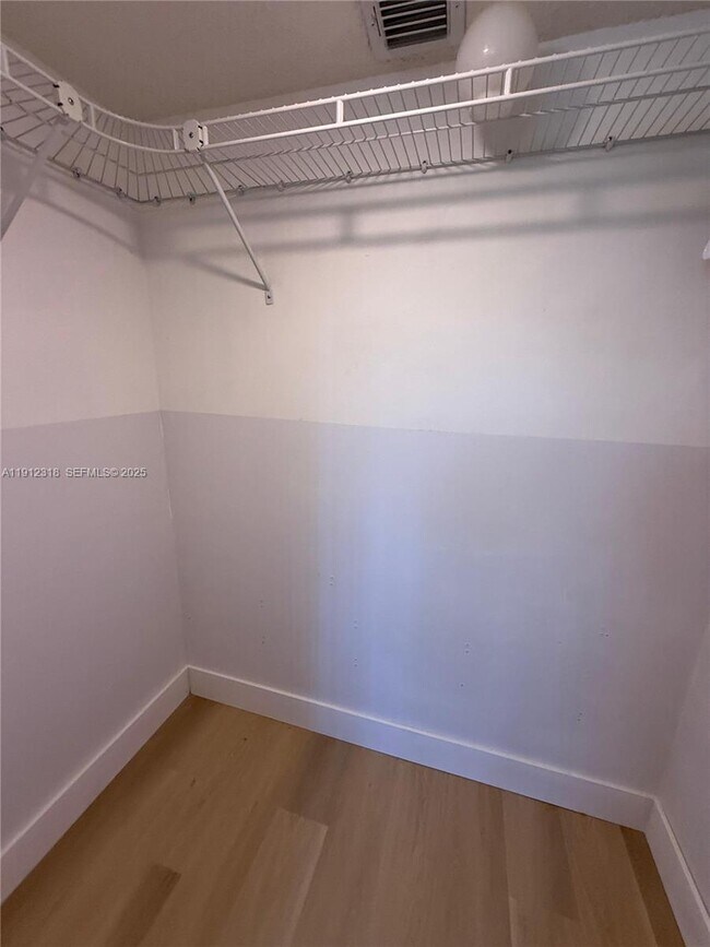 Building Photo - 9907 Westwood Dr