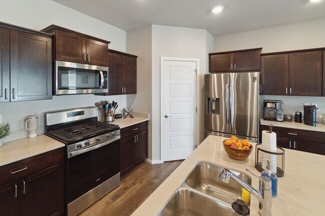 Building Photo - 4 Bed 2 Bath Single Family Home in Cheney!!