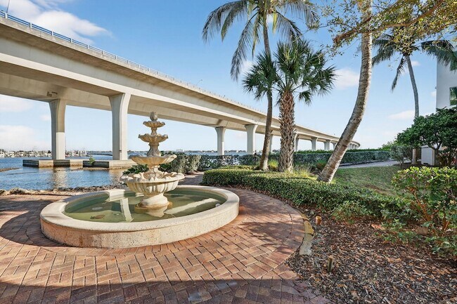 Building Photo - 415 NW Flagler Ave