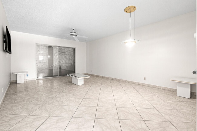 Building Photo - 250 NE 20th St