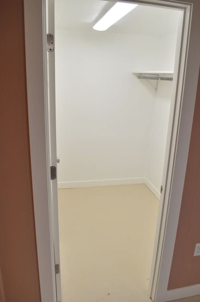 Building Photo - Beautiful Home in Excellent Murray Location!