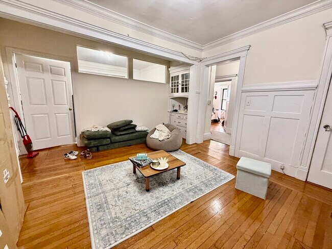 Building Photo - 452 Park Dr