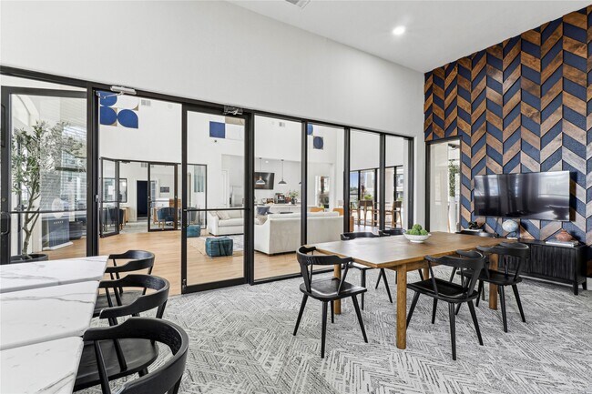 Building Photo - 14807 Woodland Hills Dr