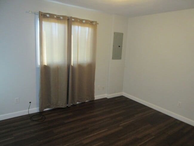 Building Photo - 452