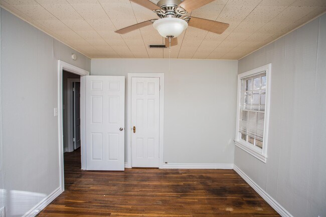 Building Photo - 2408 32nd St