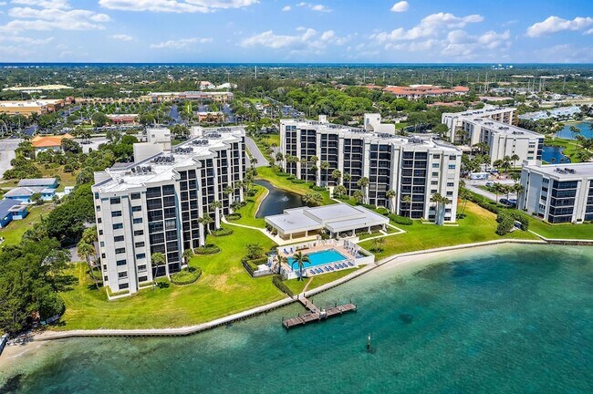 Building Photo - 19800 Sandpointe Bay Dr