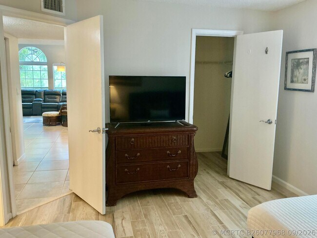 Building Photo - 1125 Crystal Way