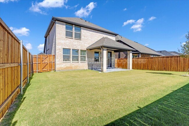 Building Photo - 820 Sunflower Trl