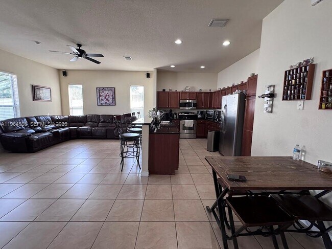 Building Photo - 9165 SW 170th Ave