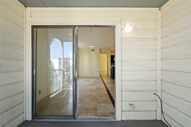 Building Photo - 4001 E NASA Pkwy