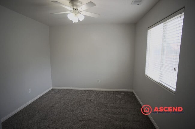 Building Photo - Beautiful Home in Northwest Bakersfield!