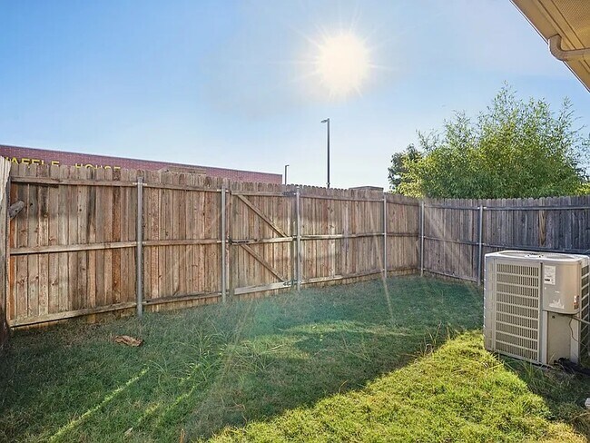 Building Photo - 118 Barrington Ln