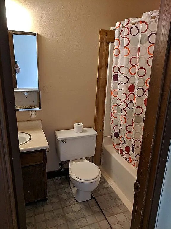 Building Photo - 321 2nd Ave NW