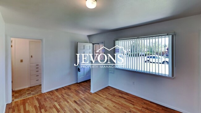 Building Photo - 4105 W Lincoln Ave