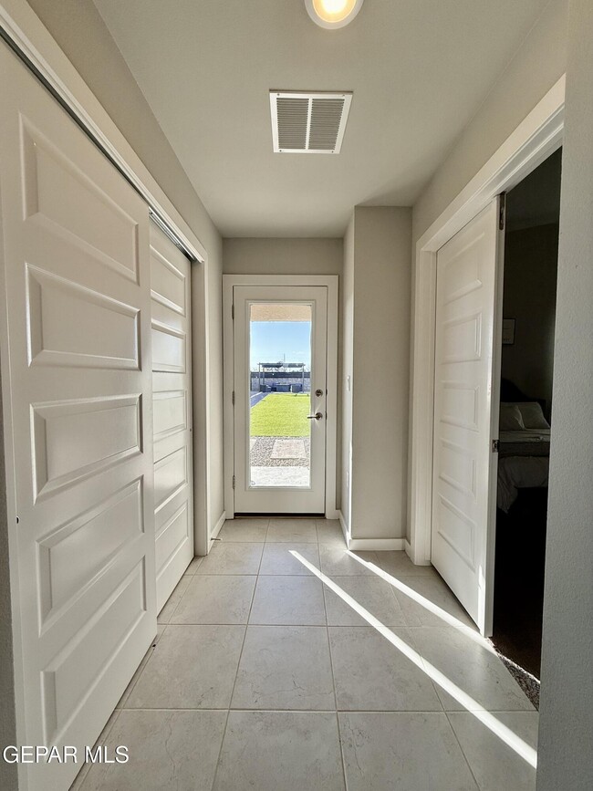 Building Photo - 11860 Ernest Rd