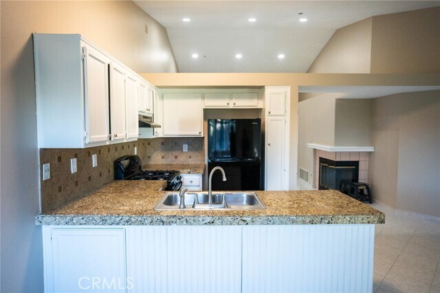 Building Photo - 15061 Fuchsia Ct