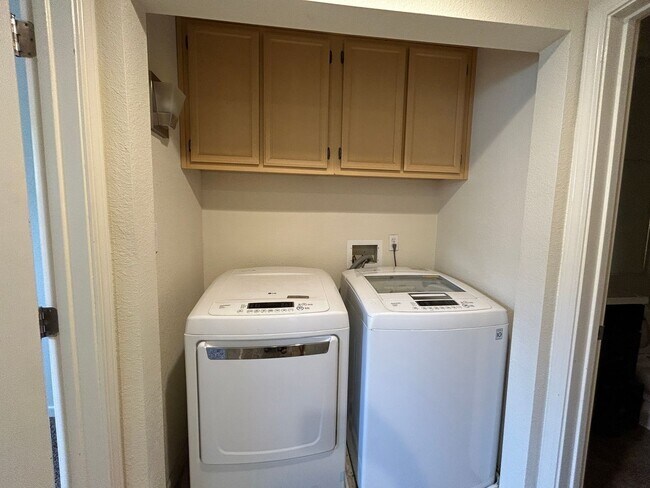 Building Photo - Adorable Condo in Gated Community