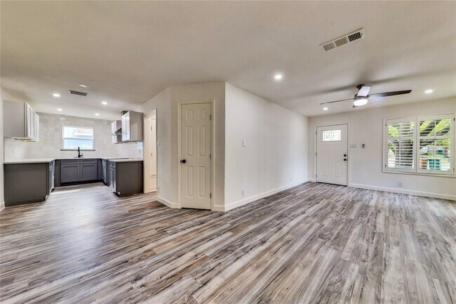 Building Photo - 6807 Trendal Ln