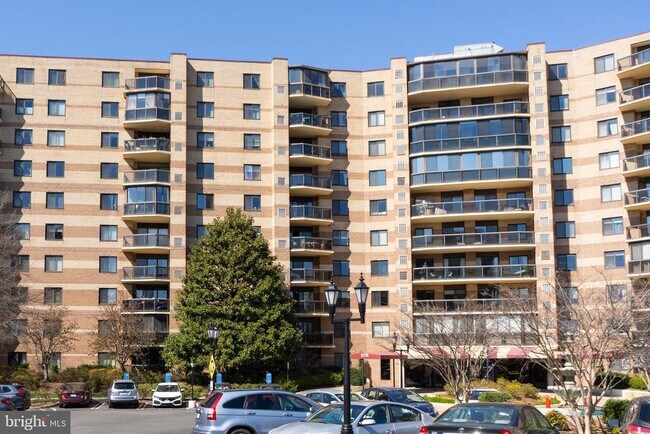 Building Photo - 8370 Greensboro Dr