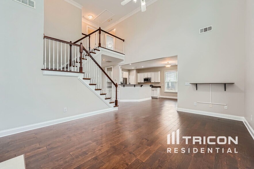 Building Photo - 3819 Stagecoach Ln