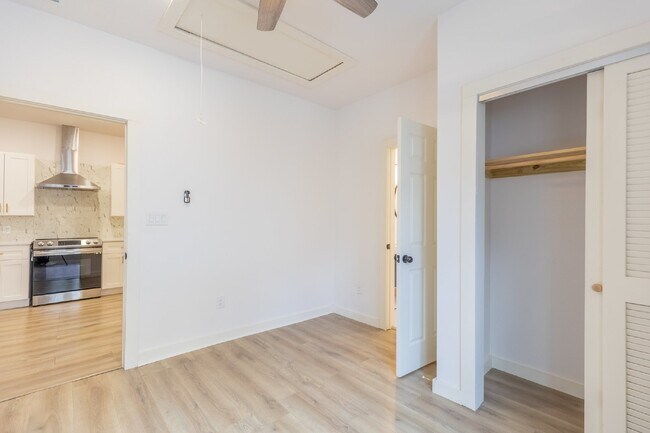 Building Photo - 1010 Burnet St