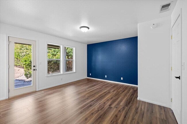 Building Photo - 235 Jackson Creek Dr