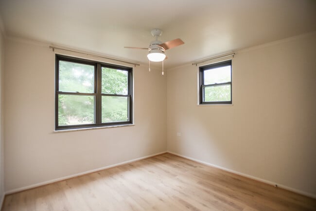 Building Photo - Farragut Flats