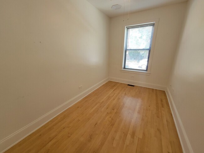 Building Photo - 3257 W Pierce Ave