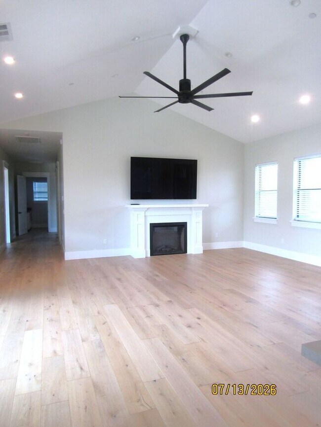 Building Photo - Beautiful 3 Bed 2.5 Bath Home in Larkfield Wikiup Neighborhood $5,000 per month!