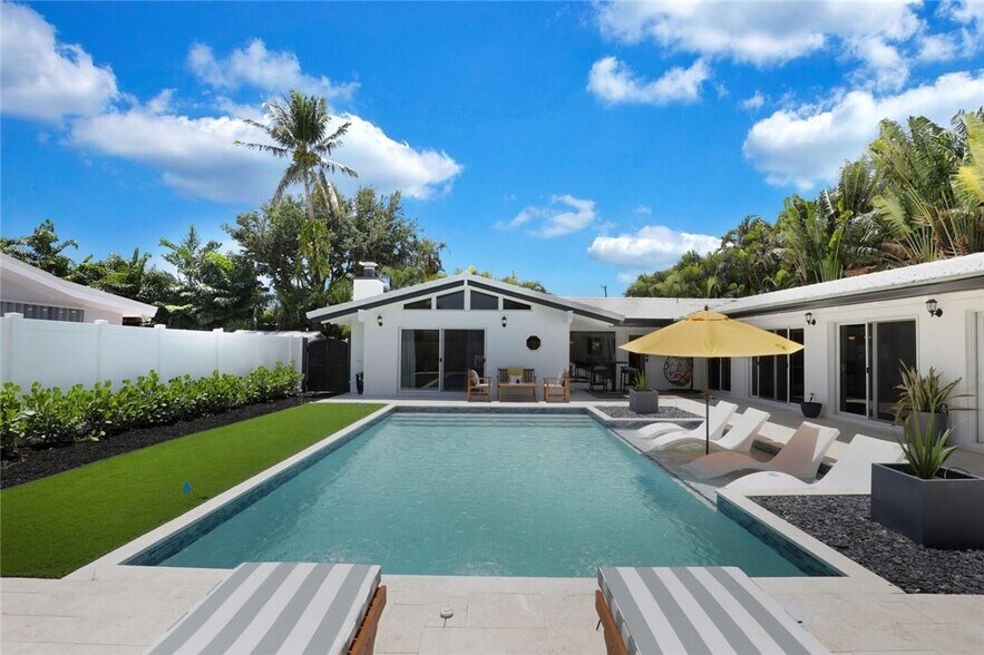 Building Photo - 278 Tropic Dr
