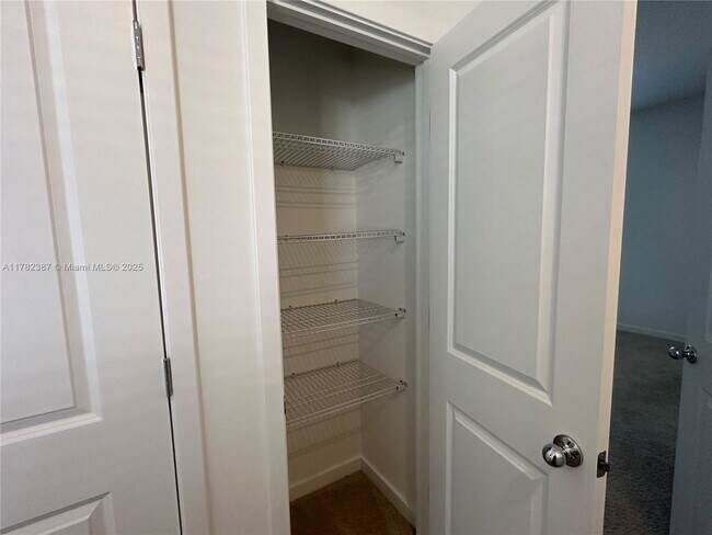 Building Photo - 822 SW 11th Ter