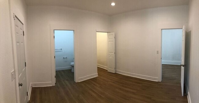 Building Photo - Two Story Home - 7 Bedrooms and 4 Bathroom...