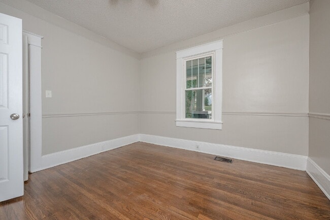 Building Photo - Beautiful 3-Bedroom, 2-Bath Bungalow with ...