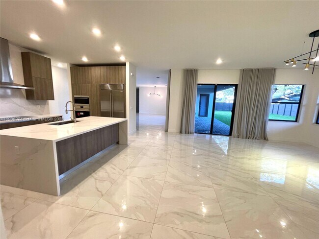 Building Photo - 11181 SW 92nd Ave