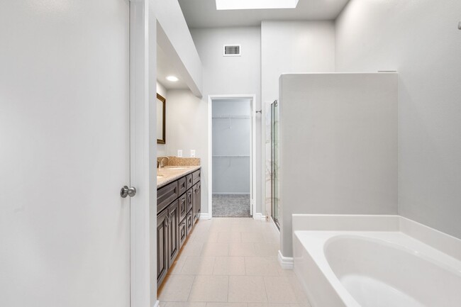 Building Photo - **7543 W Liberty Pkway #655 Fontana** Beau...