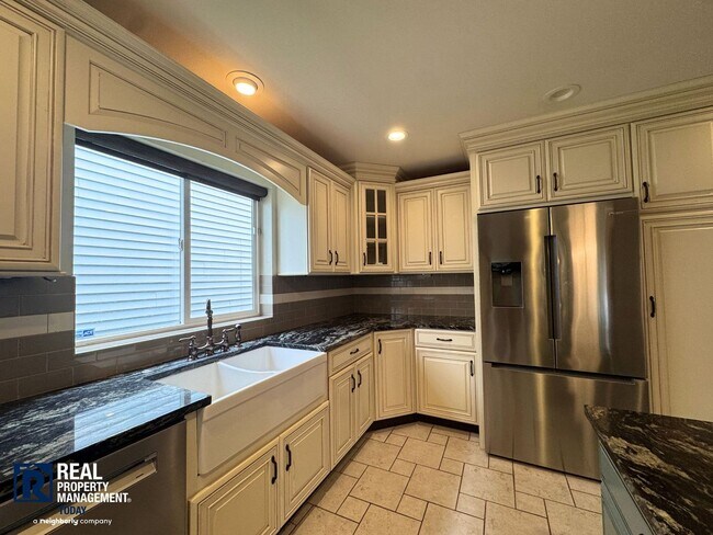 Building Photo - Spacious 4 Bed / 3 Bath Home with Loft, Fenced Yard & Covered Patio in Puyallup!