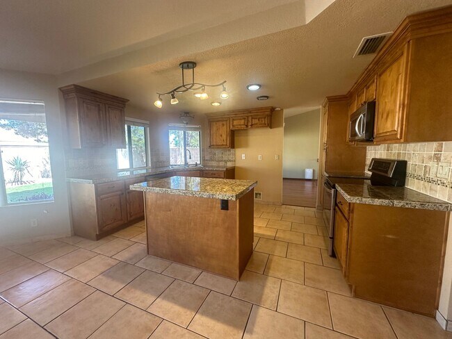 Building Photo - PALISADES AT VAL VISTA LAKES