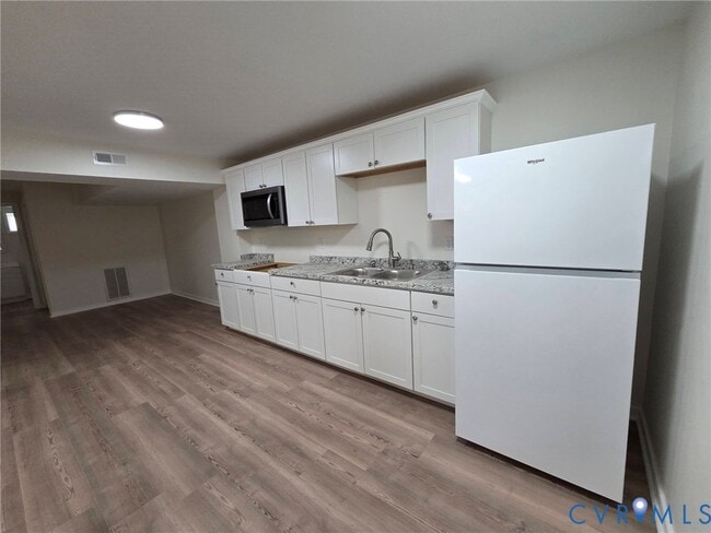 Building Photo - 5506 Campbell Ave