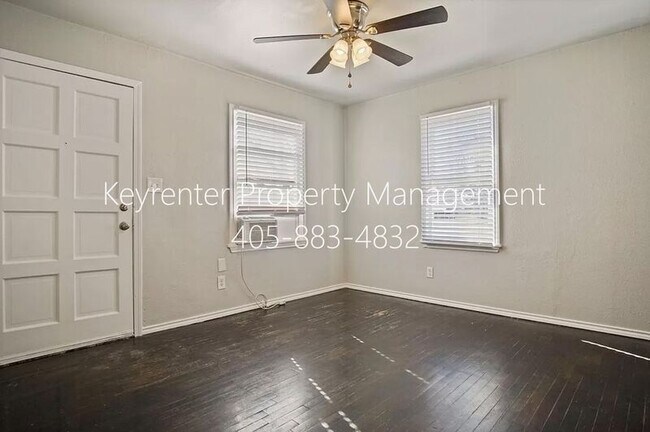 Building Photo - 3937 SW 27th Pl