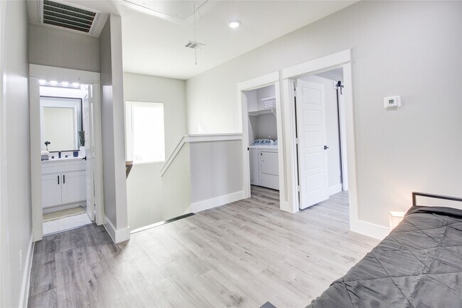 Building Photo - 9305 Tower St