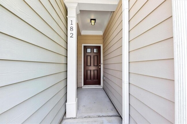 Building Photo - 182 Townview Dr